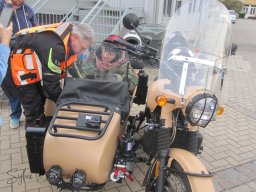 2025-11-14_Moment-de-Partage-et-Bonheur-en-Side