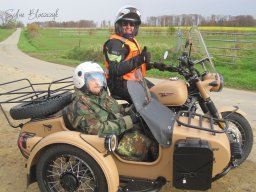 2025-11-14_Moment-de-Partage-et-Bonheur-en-Side